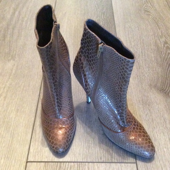 enzo angiolini snakeskin pumps